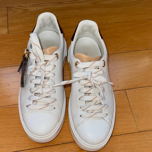Louis Vuitton White Women's Sneakers - Picture 2 of 10